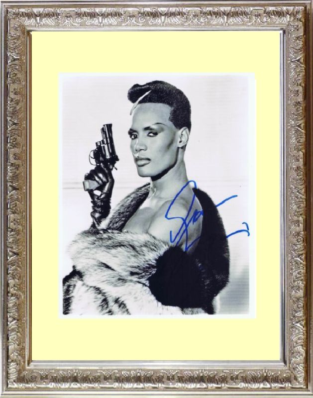美しき獲物たち A VIEW TO A KILL (1985) グレイス ジョーンズ Grace Jones 直筆サイン PHOTO
