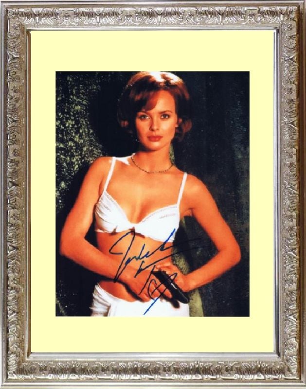 ゴールデンアイ GOLDENEYE (1995) イザベラ スコルプコ Izabella Scorupco 直筆サイン PHOTO