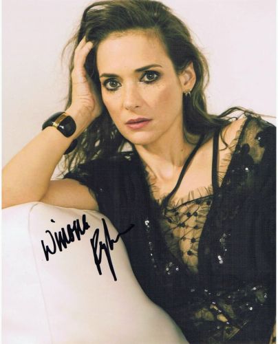 Winona Ryder ウィノナ ライダー 直筆サイン PHOTO | ハリウッド女優 Winona Ryder ウィノナ ライダー 直筆サイン PHOTO | ハリウッド女優