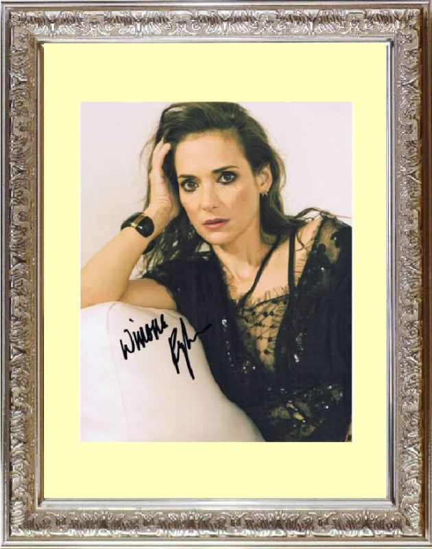 Winona Ryder ウィノナ ライダー 直筆サイン PHOTO | ハリウッド女優