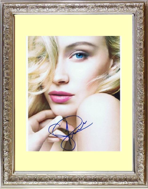 サラ・ガドン直筆サイン入り写真…Sarah Gadon…ロイヤル・ナイト英国王女 サラ・ガドン直筆サイン入り写真…Sarah Gadon…ロイヤル・ナイト