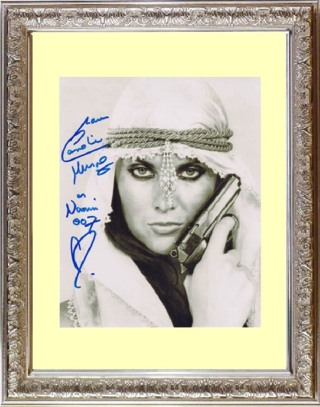 私を愛したスパイ THE SPY WHO LOVED ME (1977) キャロライン マンロー Caroline Munro ●as Naomi 007 と伴記！直筆サイン PHOTO