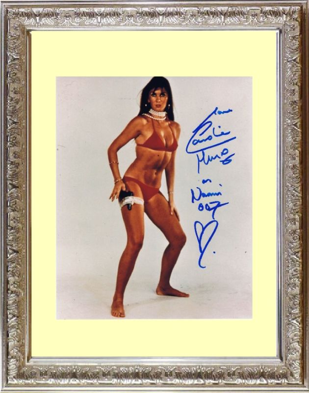 私を愛したスパイ THE SPY WHO LOVED ME (1977) キャロライン マンロー Caroline Munro ●as Naomi 007 と伴記！直筆サイン PHOTO