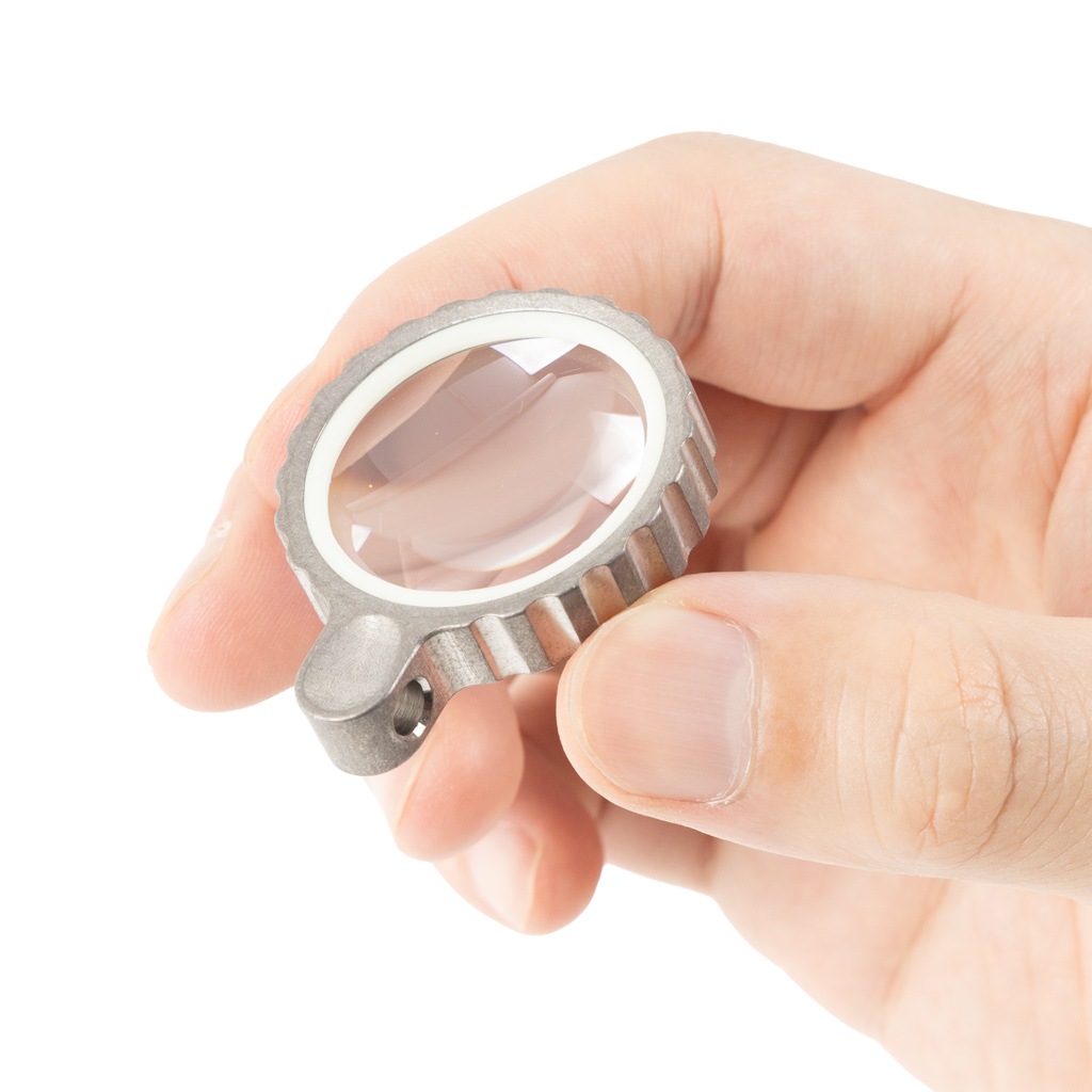 【Maratac マラタック】 Sapphire Pocket Magnifier - Titanium