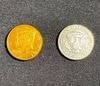 ������ɡ�����С�������ʥϡ��ե��顼��F:������� B:����С� / Multi Colored Half Dollar (Gold & Silver)
