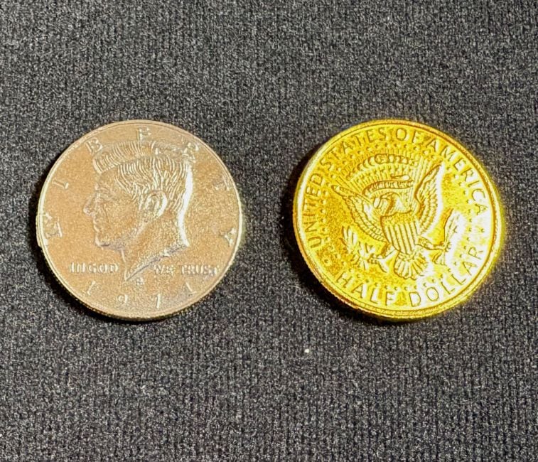 ������ɡ�����С�������ʥϡ��ե��顼��F:����С� B:������� / Multi Colored Half Dollar (Gold & Silver)