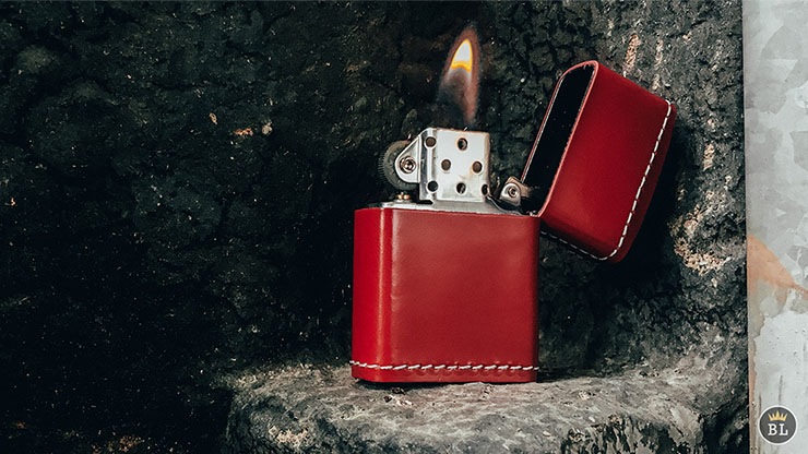 �ڸ��ꥫ�顼�ۥ饤�ȡ����åȡ����åס���å� / Limited Edition Light It Up Vigor Maroon (Gimmicks and Online Instructions) ��