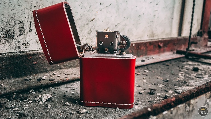 �ڸ��ꥫ�顼�ۥ饤�ȡ����åȡ����åס���å� / Limited Edition Light It Up Vigor Maroon (Gimmicks and Online Instructions) ��