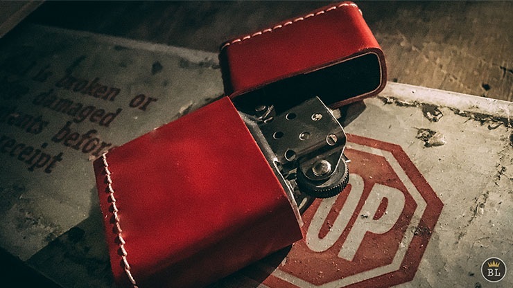 �ڸ��ꥫ�顼�ۥ饤�ȡ����åȡ����åס���å� / Limited Edition Light It Up Vigor Maroon (Gimmicks and Online Instructions) ��