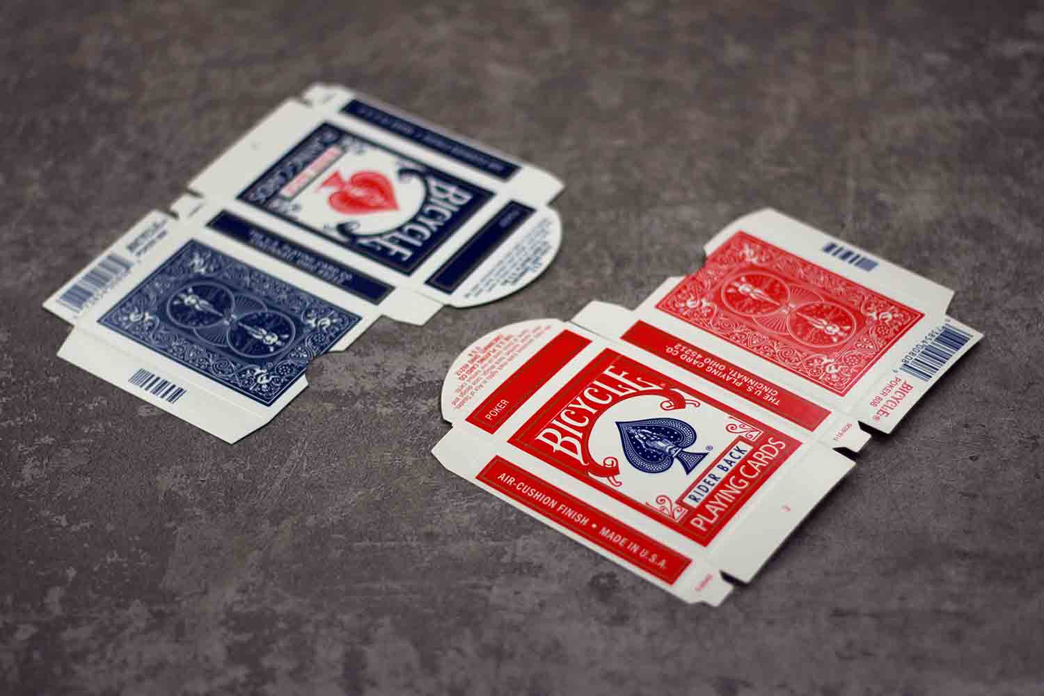 �����������Ȥ�Ω�Ƽ��˥Х��������� / Bicycle Box Empty (Red)