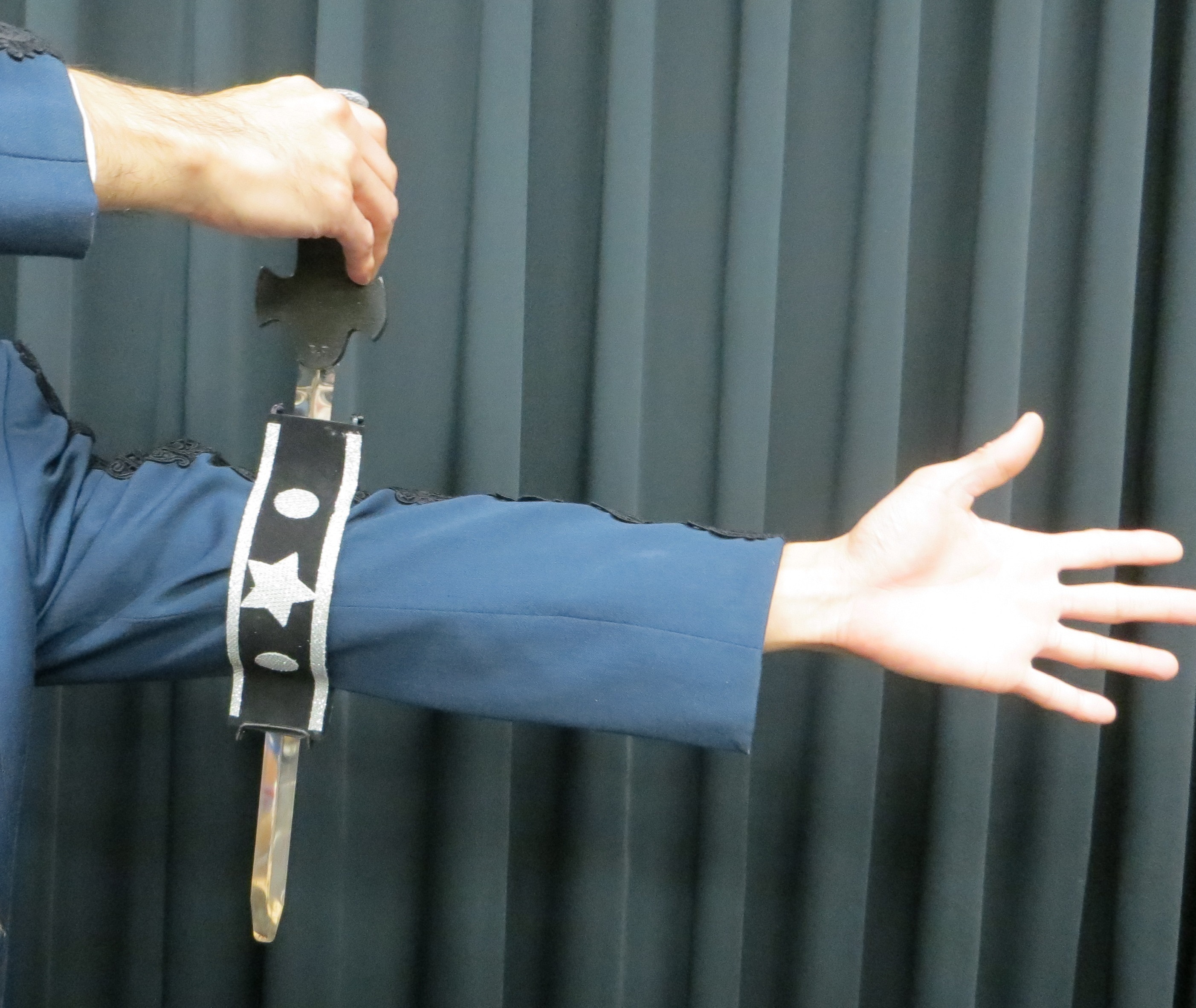 Sword through Arm/�Ӥη��ɤ�