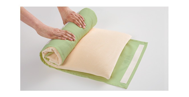 マニフレックス フラット ピッコロ　【ホワイトパッケージ】女優まくら　６０ｃｍ×３４ｃｍ　全く新しいフラットタイプのノンシェイプまくら　フラットピッコロ　トラベルロール付き　まくら難民にオススメ　枕難民