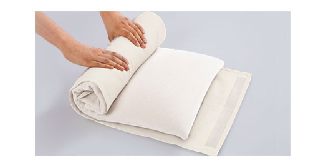 マニフレックス フラット ピッコロ　【ホワイトパッケージ】女優まくら　６０ｃｍ×３４ｃｍ　全く新しいフラットタイプのノンシェイプまくら　フラットピッコロ　トラベルロール付き　まくら難民にオススメ　枕難民