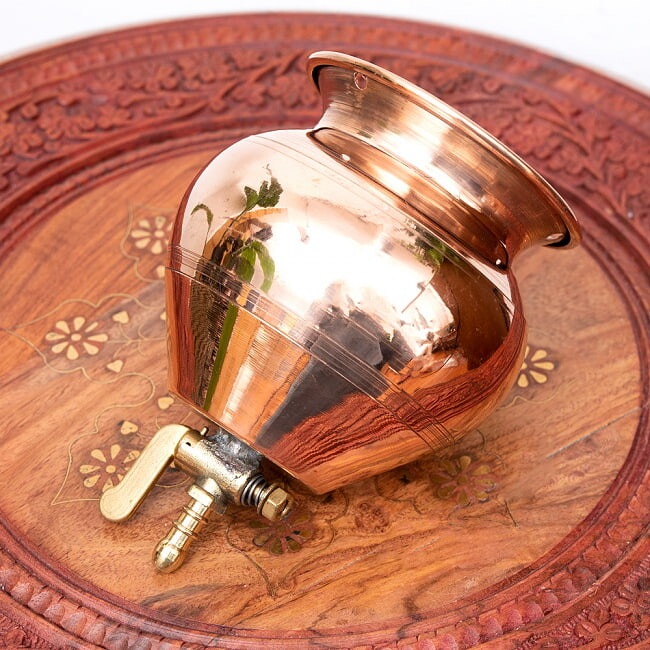 コック付きシロダーラ[高さ：約16cm x 横幅：約12cm 容量：約700ml程度