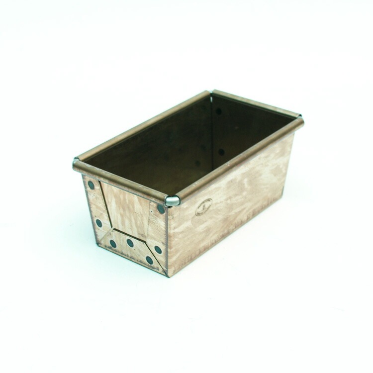 10 5cm X5 8xh5 黄金 ミニ パウンドケーキ型 シリコン加工 入荷時期によってフチ線の色が変わります 空焼き不要 松永製作所 松永ブリキ 日本製 洋菓子型 パウンド型 サイズで探す 10cm かっぱ橋お菓子型専門店 馬嶋屋菓子道具店 10 5cm X5 8xh5 黄金 ミニ パウンドケーキ型 シリコン加工 入荷時期によってフチ線の色が変わります 空焼き不要 松永製作所 松永ブリキ 日本製 洋菓子型 パウンド型 サイズで探す 10cm かっぱ橋お菓子型専門店 馬嶋屋菓子道具店