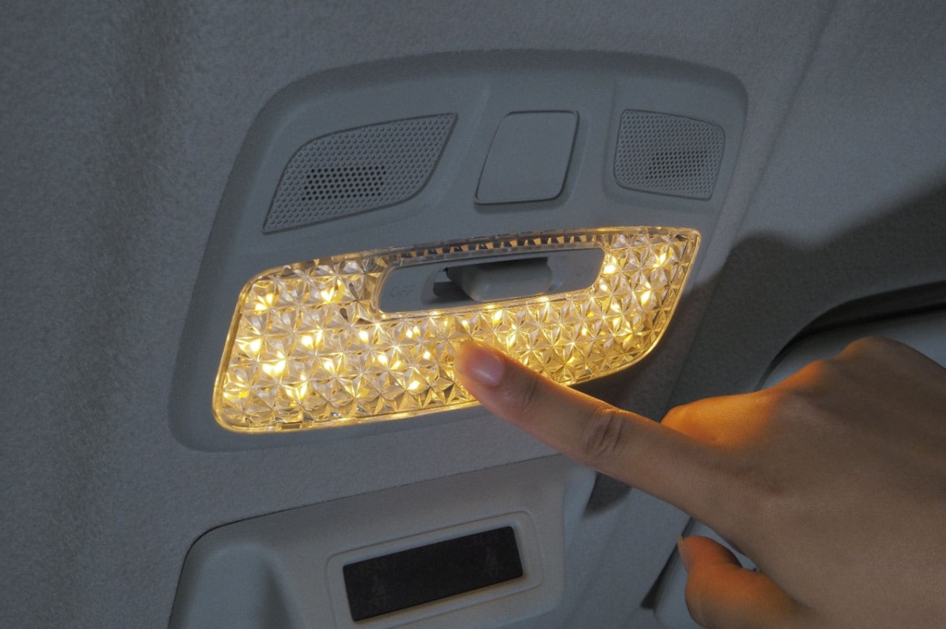 ハイエース　　LEDルームランプ　セット ハイエース LEDルームランプセット 3色切替/5段階調光タイプ | 特集