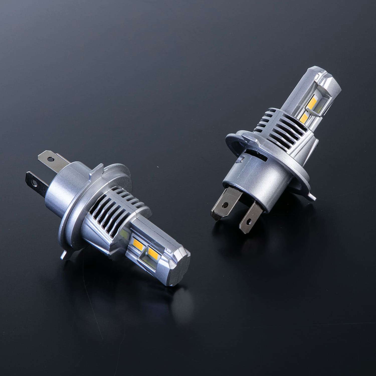 ULTIMATE】H4 専用 プロジェクター ヘッドライト 15000lm | VELENO