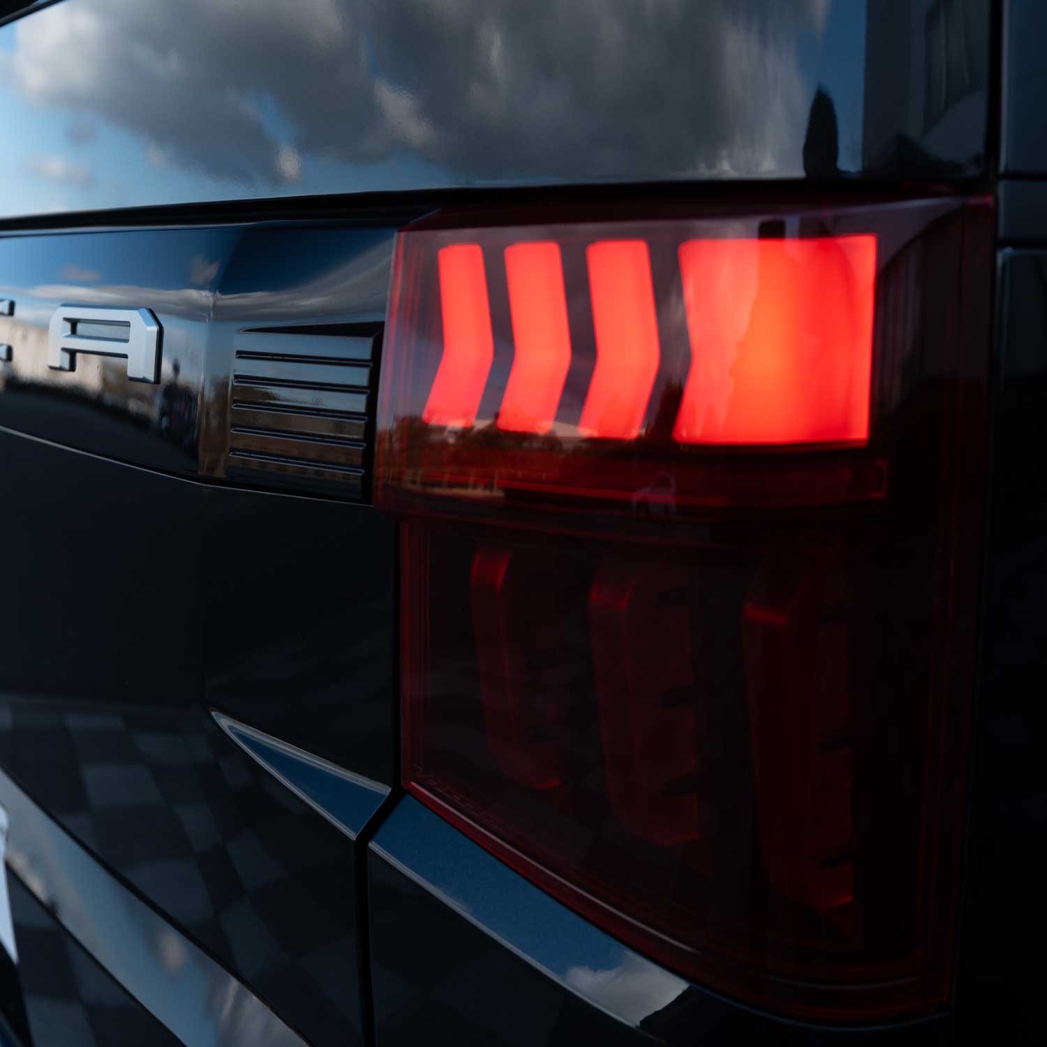 【予約販売 3月以降発送予定】Valenti ヴァレンティ 新型 デリカ D:5用 (年式2026.1～)  ジュエルLEDテールランプ　ULTRA 保安基準適合 Eマーク取得 1年保証 【TMD5DLC-2】