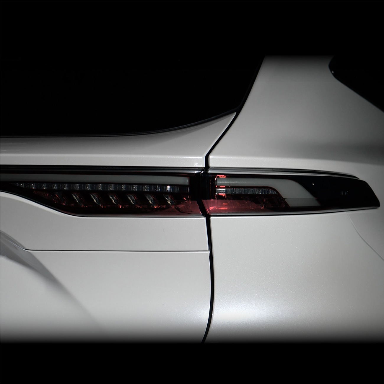 トヨタ 80 ハリアー LEDテールランプ ULTRA tt80hau_cc_rg_1a.jpg