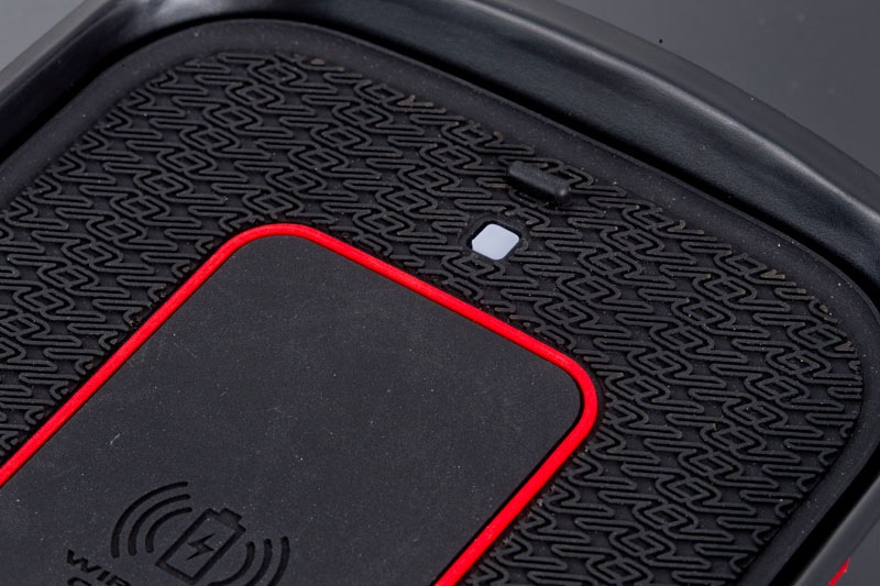 ヴァレンティ ハイエース専用 ワイヤレス充電トレイ