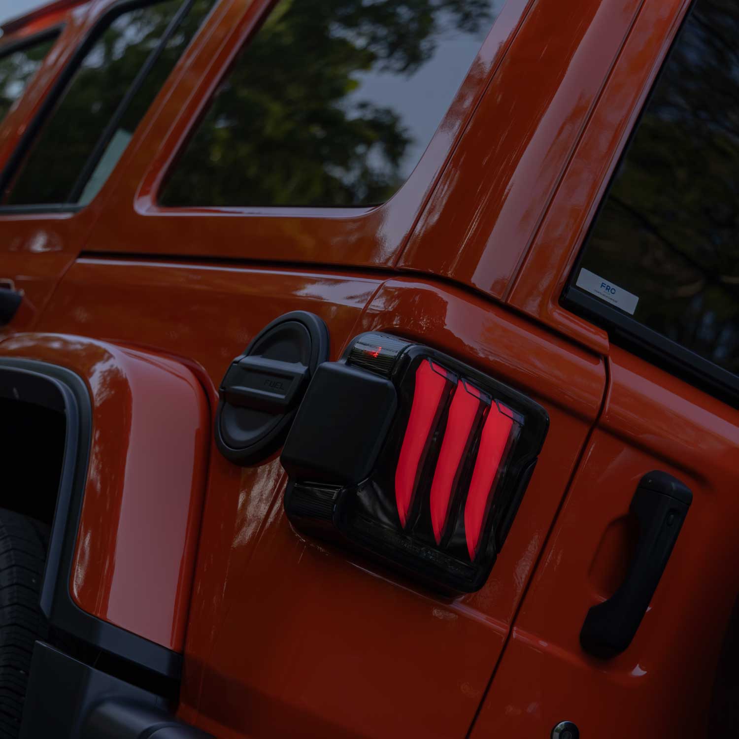 【補修用・片側のみ】Valenti ヴァレンティ JEEPラングラー(JL系)ジュエルLEDテールランプULTRA ライトスモーク/グロスブラック 1年保証【TJJLWGLU-SG-1】