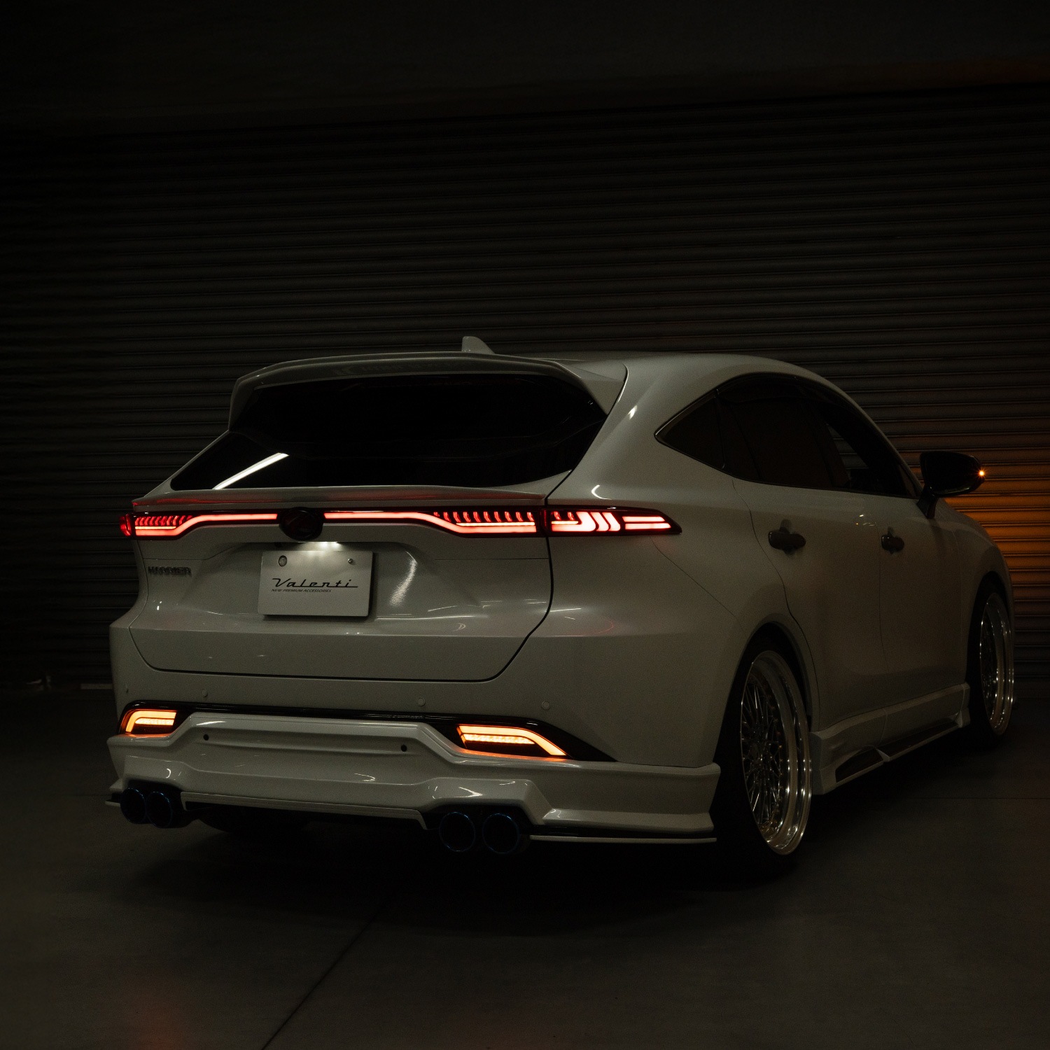 【補修用・片側のみ】Valenti ヴァレンティ トヨタ ハリアー 80系 ジュエルLEDテールランプULTRA タイプ2 アッパー（上側）のみ OEA シーケンシャル 流れるウインカー 1年保証 レッドレンズ／グロスブラック【TT80HAU2-RG-1】