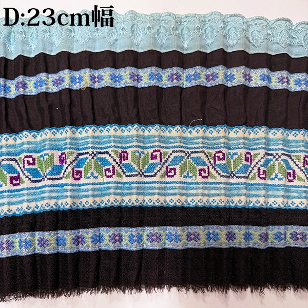 モン族生地は、魅力的な柄が特徴の刺繍生地です。アンティーク布として