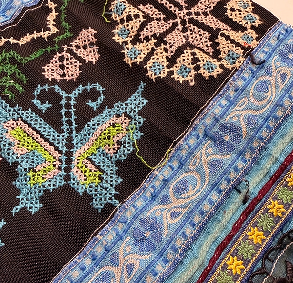 「伝統刺繍 布アート」「苗族 ヴィンテージ 刺繍布」「インテリア テキスタイル」 伝統刺繍 布アート」「苗族 ヴィンテージ 刺繍布」「インテリア