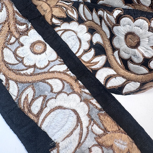 8cm幅 花柄刺繍太幅リボン がま口財布作り インド織りリボン ボタニカル模様 フラワーリボン 和装帯ロール  営業日即日発送 