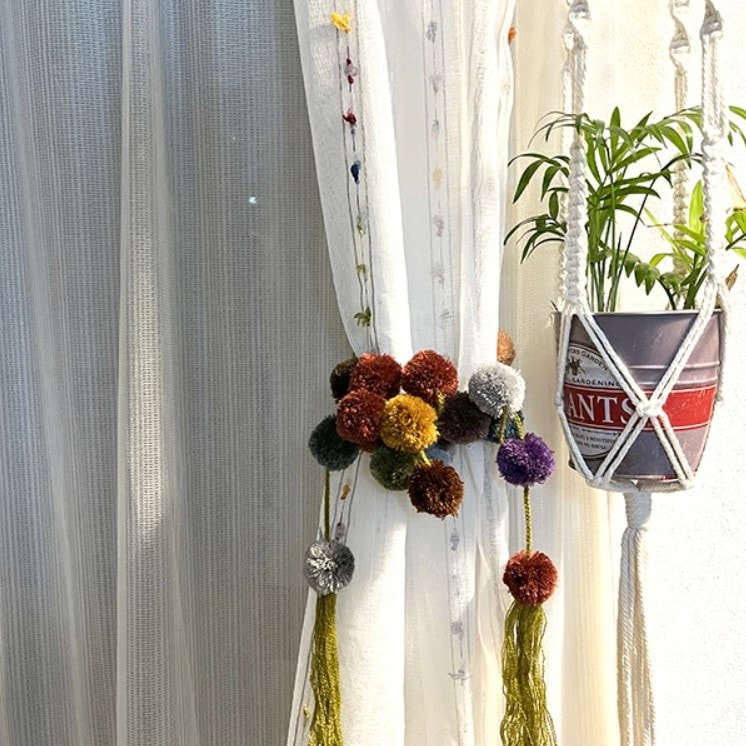 ハンドメイドメキシコ雑貨 ポンポンストリングガーランド 中米雑貨 カーテン留め具 営業日即日発送