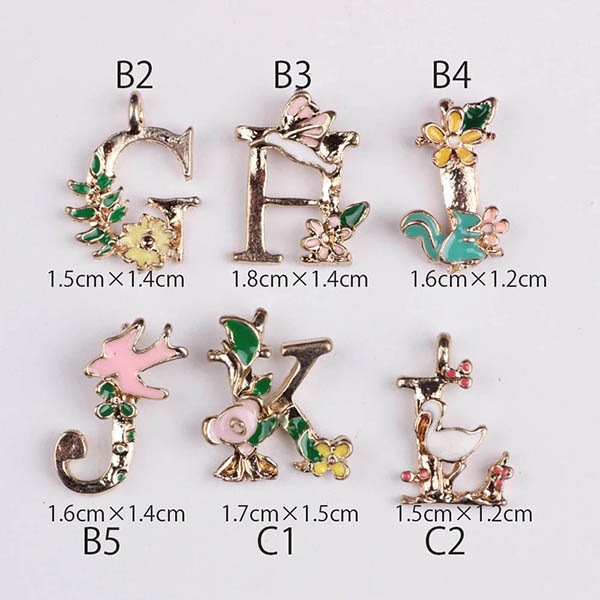 <バラ売り> メタルゴールドアルファベットイニシャルキーチャームパーツ アクスタポーチ タグリング 缶バッジロゼットパーツピアスパーツ 推し活  営業日即日発送 