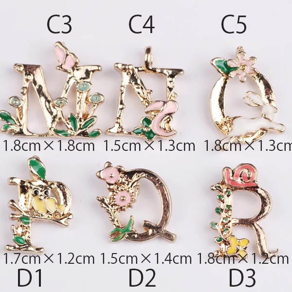 <バラ売り> メタルゴールドアルファベットイニシャルキーチャームパーツ アクスタポーチ タグリング 缶バッジロゼットパーツピアスパーツ 推し活  営業日即日発送 