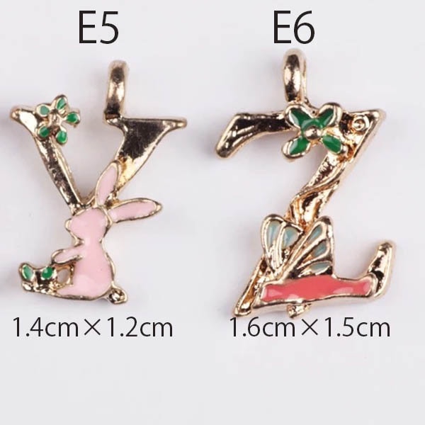 <バラ売り> メタルゴールドアルファベットイニシャルキーチャームパーツ アクスタポーチ タグリング 缶バッジロゼットパーツピアスパーツ 推し活  営業日即日発送 