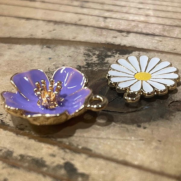 お花メタルパーツ ゴールド マーガレット ハワイアントロピカルフラワーアクセサリーパーツ 菊 デイジー プルメリア ピアス チャームパーツ 営業日即日発送 