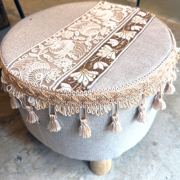 オケージョン用の髪飾りにも人気の上品なシルク風インド刺繍リボンは