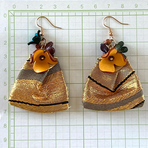 日本製 和柄 アップサイクルアンティーク帯使用 日本製お花レザー 帯ピアスイヤリング フラワー小物 和装 七五三 成人式 着物 大人布アクセサリー【※卸対象外製品】【ギフト】【ワールデザインmakiras】