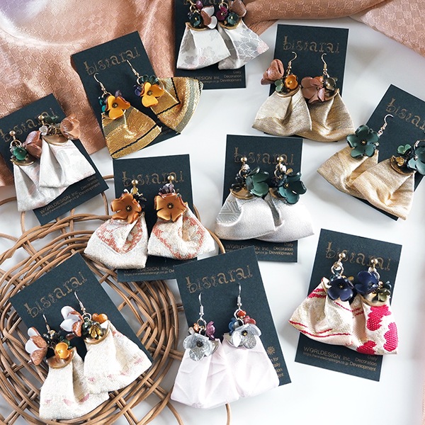 日本製 和柄 アップサイクルアンティーク帯使用 日本製お花レザー 帯ピアスイヤリング フラワー小物 和装 七五三 成人式 着物 大人布アクセサリー【※卸対象外製品】【ギフト】【ワールデザインmakiras】