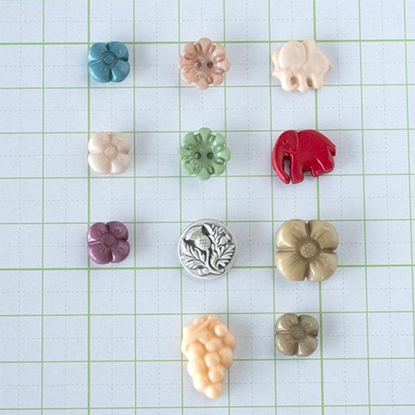 バラ売り オーストリアプラボタン プラスチックボタン レトロボタン ボタンパーツ ヨーロッパ 営業日即日発送 [ワールデザインmakiras 全商品商用可 リボンレース卸]