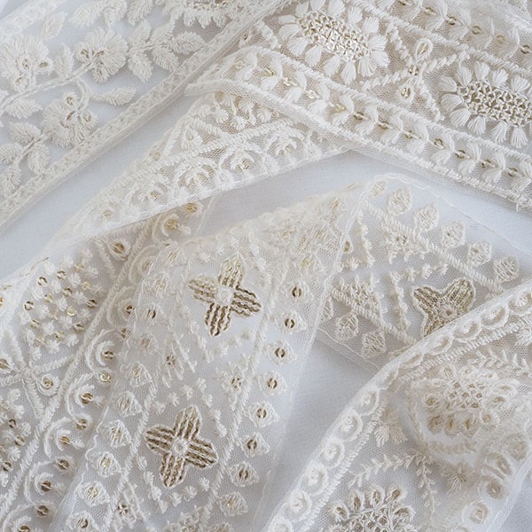 5.5cm幅 オフホワイト 生成ナチュラルチュールリボン スパンコール 花柄ボタニカル柄 インド刺繍リボン営業日即日発送 