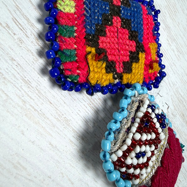 アフガニスタンの民族衣装に使用されていたアンティークのビーズ刺繍
