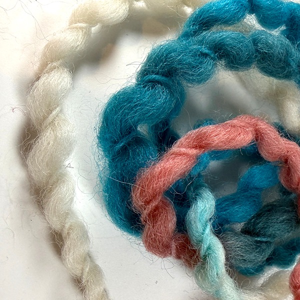 ニュージーランドウール100％ オリジナル毛糸玉20g ティティウール 中太糸ネパール製ツイスト 編み物 ラッピングリボン SDGs製品 フェアトレード製品 営業日即日発送 