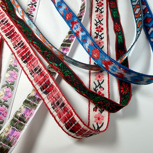 1cm幅 フラワーチロリアンテープ 花柄刺繍リボンブレード 花柄チロルテープ 手芸用リボン 推し活キーチェーン カバン飾りぬいぐるみキーホルダー作り営業日即日発送 