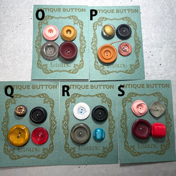 日本買付品 デットストック日本製ボタンパーツ4個セット 昭和ボタン アンティークボタンセット ヴィンテージボタン4個セット プラスチック丸ボタン  営業日即日発送【ワールデザインmakiras】【※卸対象外製品】