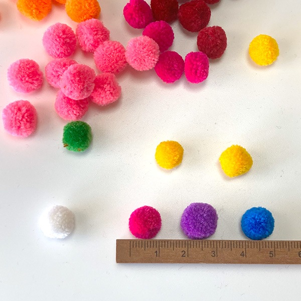 直径約1cm 10個セット カラフルポンポンパーツ 無地 ハンドメイドボンボンパーツ アクセサリーヘアゴム 営業日即日発送 
