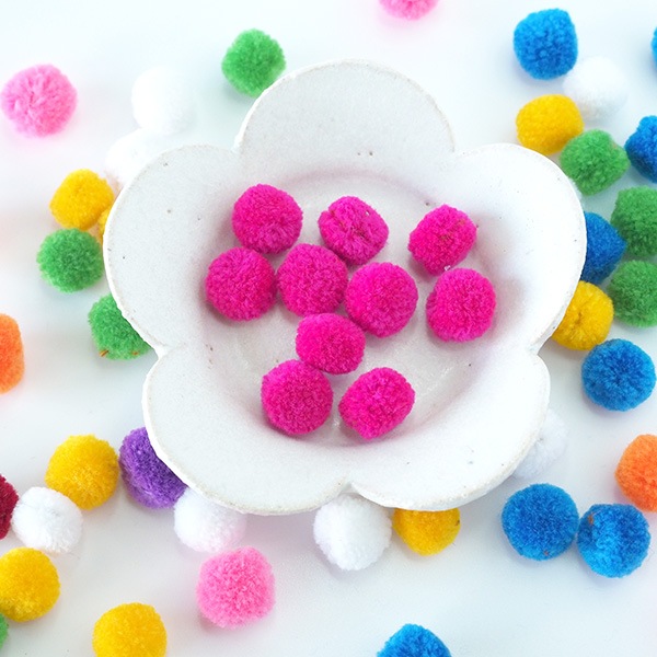 直径約1cm 10個セット カラフルポンポンパーツ 無地 ハンドメイドボンボンパーツ アクセサリーヘアゴム 営業日即日発送 