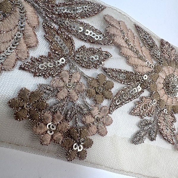 9cm幅 ゴージャススパンコールリボン 太幅 フラワー刺繍インドリボン 花柄刺繍リボン 営業日即日発送 [ワールデザインmakiras 全商品商用可 リボンレース卸]