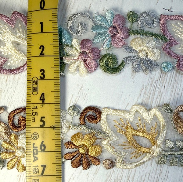 約3cm幅 立体 フラワー刺繍レース 50cm単位 切り売り 花柄 ケミカルレース 刺繍レース 幅広 レーステープ バッグストラップ スマホショルダー カチューシャ ヘアアクセサリー ブライダル ハンドメイド 手芸用リボン販売   営業日即日発送【ワールデザインmakiras 全商品商用可 リボンレース卸】
