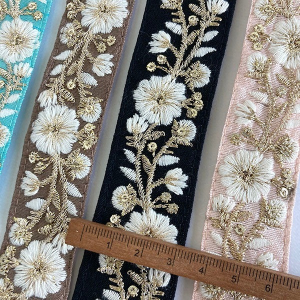 3cm幅 インド刺繍リボン ラメリボン小花柄リボン 中幅チロリアンテープ ラメリボン スマホショルダーストラップ 営業日即日発送 