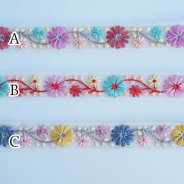 透明感あふれる花柄刺繍リボン。軽やかなシアーチュールに咲く