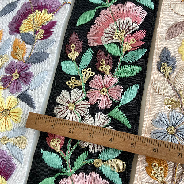 5cm幅 インド刺繍リボン チロリアンテープ 刺繍テープ 幅広 ハンドメイド 手芸 リメイクバッグ ストラップ ショルダー ベルト 刺繍ブレード エスニック ボヘミアン 北欧 韓国風 服飾資材 装飾テープ アパレル資材 衣装 装飾営業日即日発送 [ワールデザインmakiras 全商品商用可 リボンレース卸]